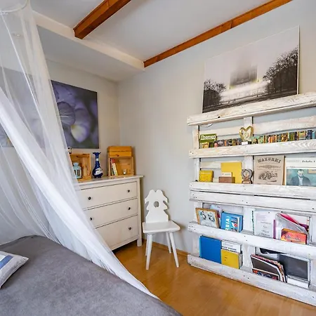 Dom Artysty, Myweek ヴィラ *