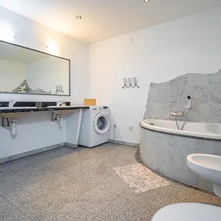 ヴィラ Dom Artysty, Myweek *