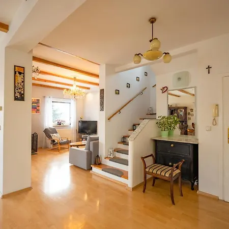 ヴィラ Dom Artysty, Myweek