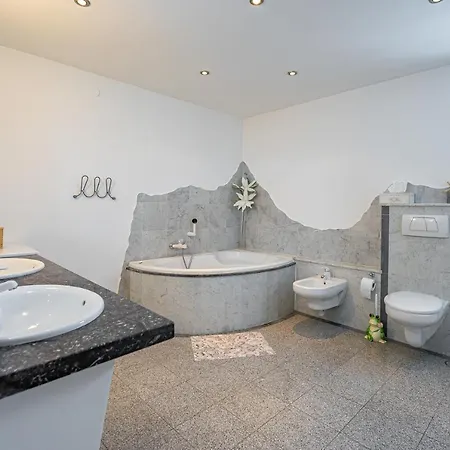 ヴィラ Dom Artysty, Myweek *